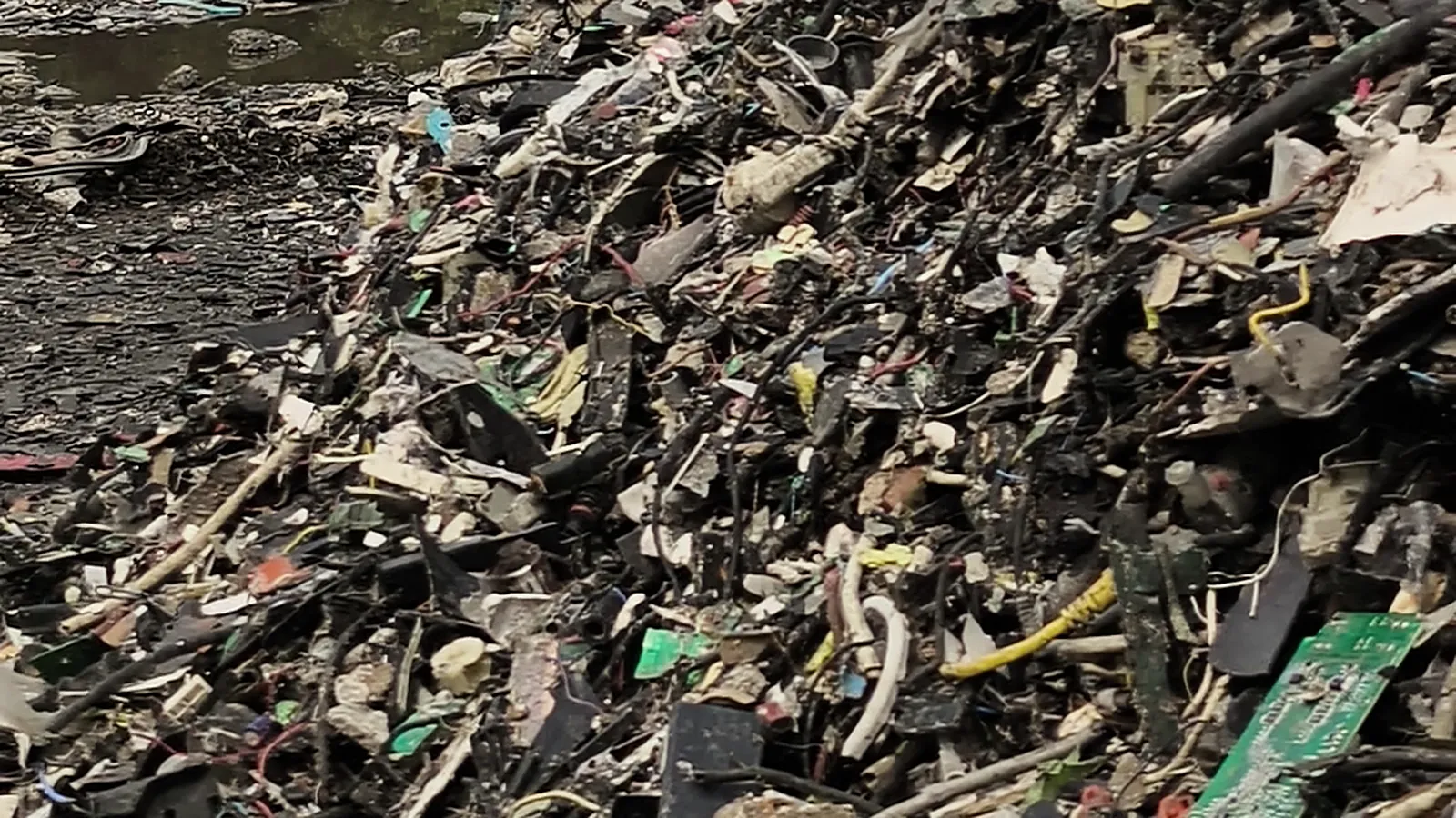 Mixed plastic scrap at the foot of the heap in the yard